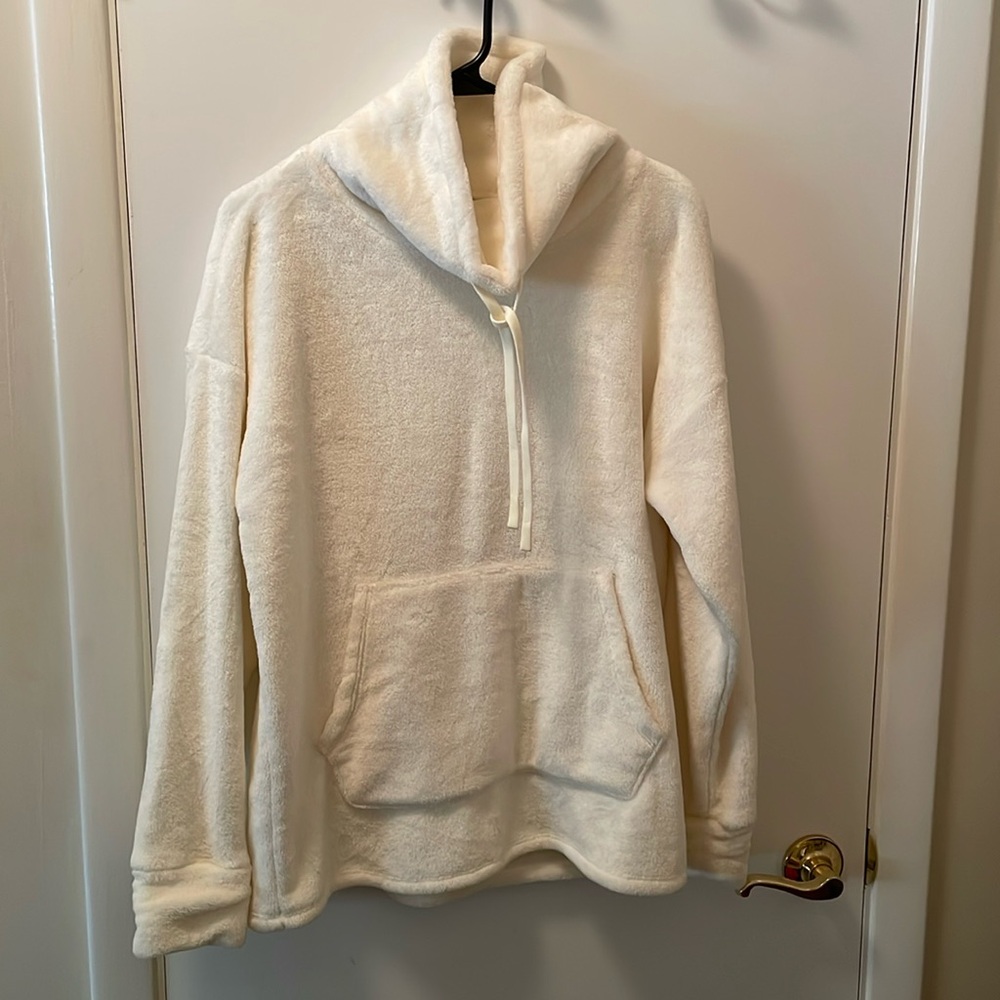 Cream Marika Cozy Sweatshirt Women’s Size Small